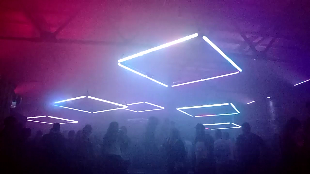 Kalif Storch: venue atmosphere and lighting