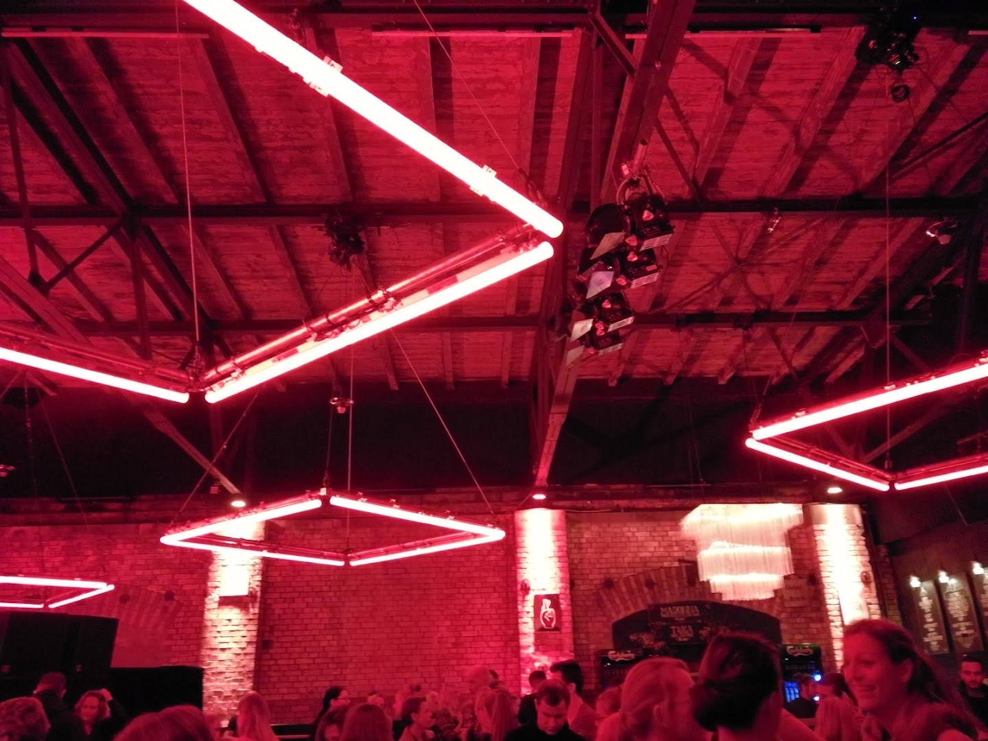 Kalif Storch: venue atmosphere and lighting
