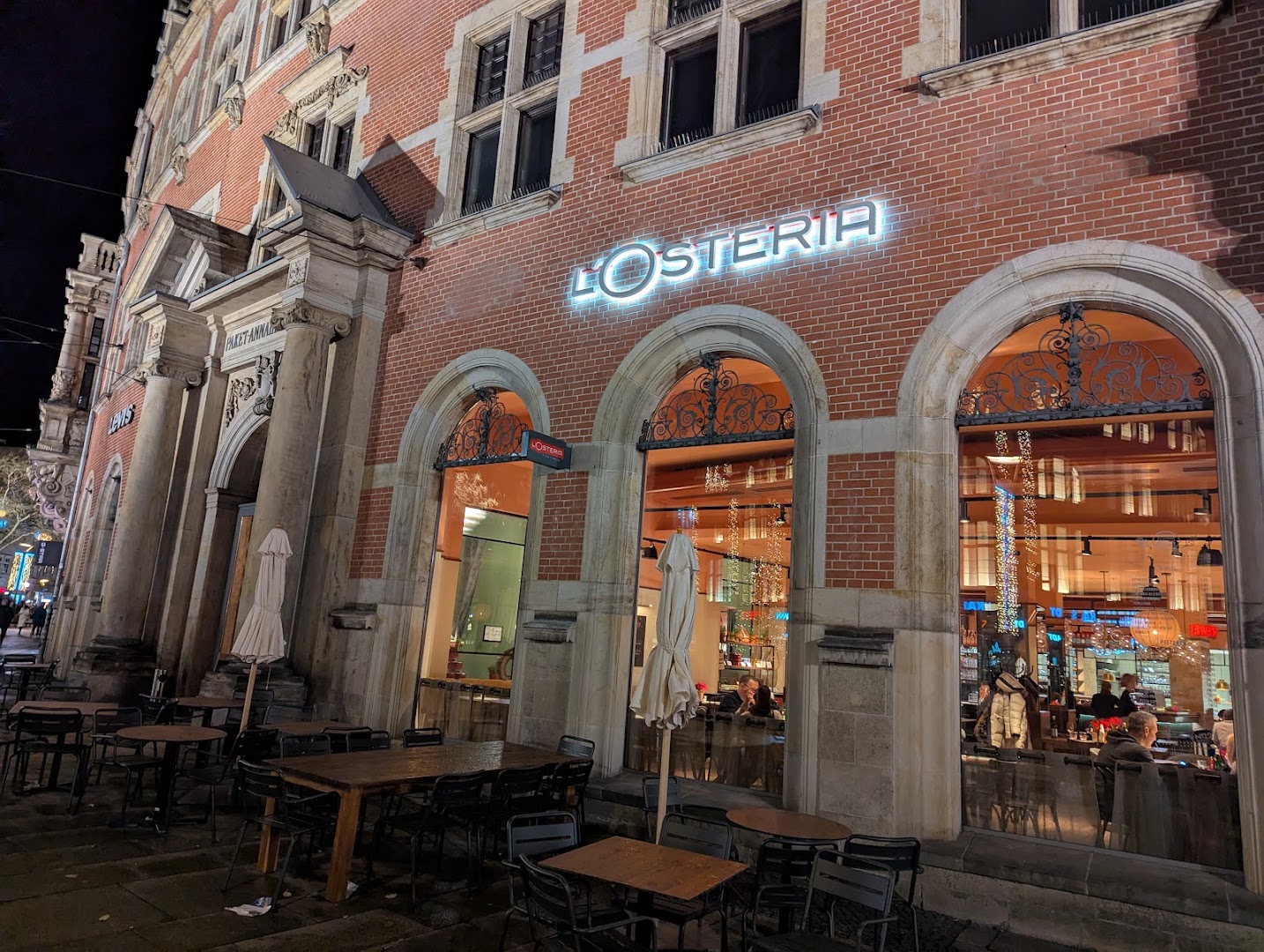 L'Osteria Erfurt Anger: clear exterior shot of restaurant