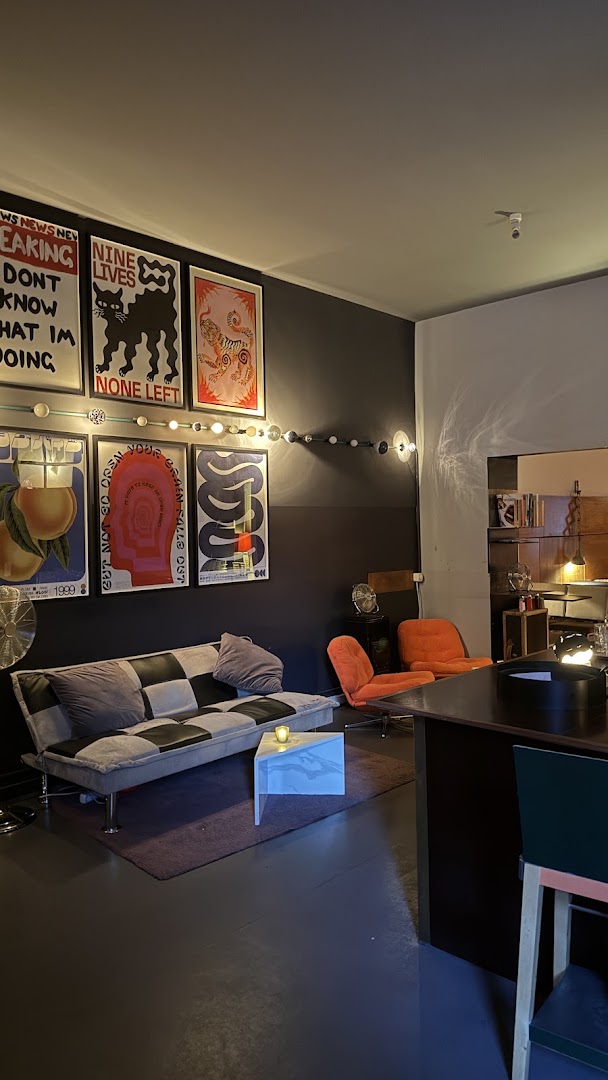 Bar Chroma: inviting bar interior atmosphere