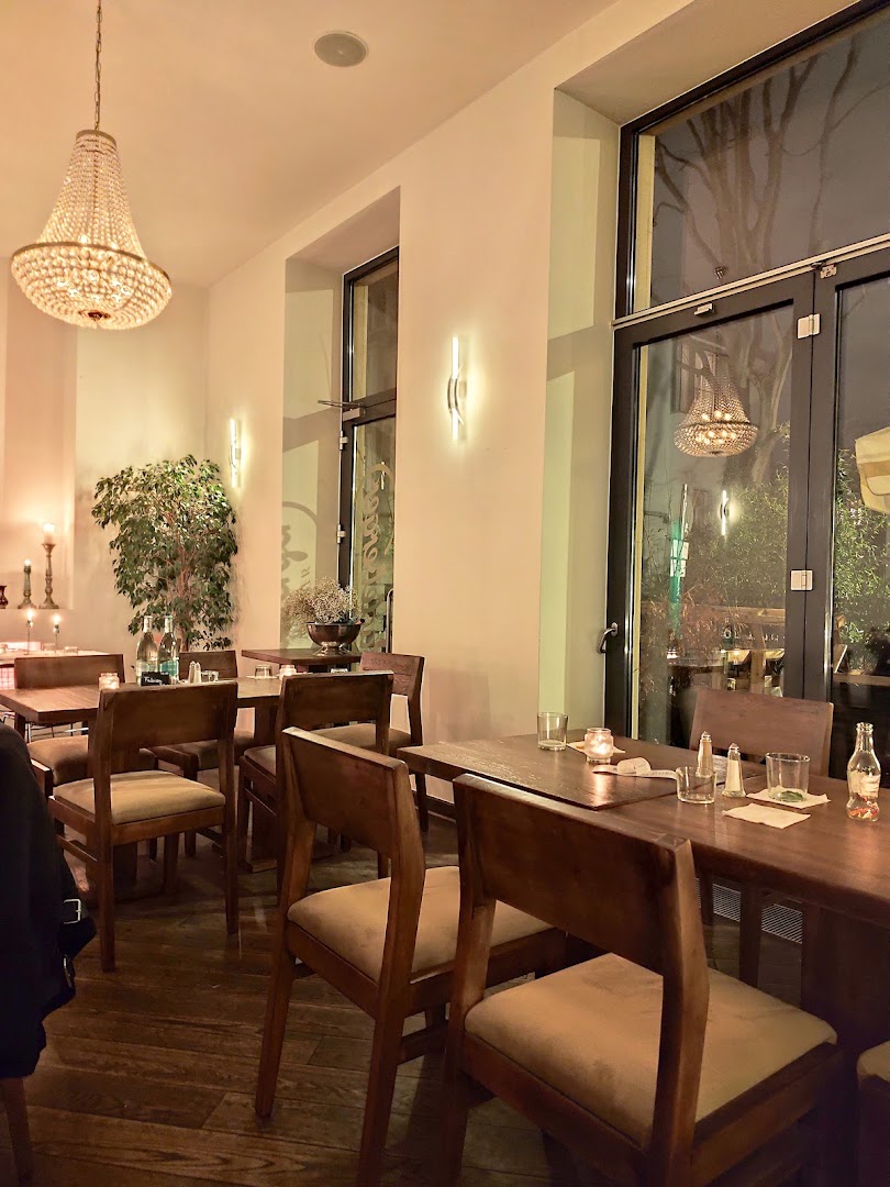 Nørdis: inviting and professional interior shot
