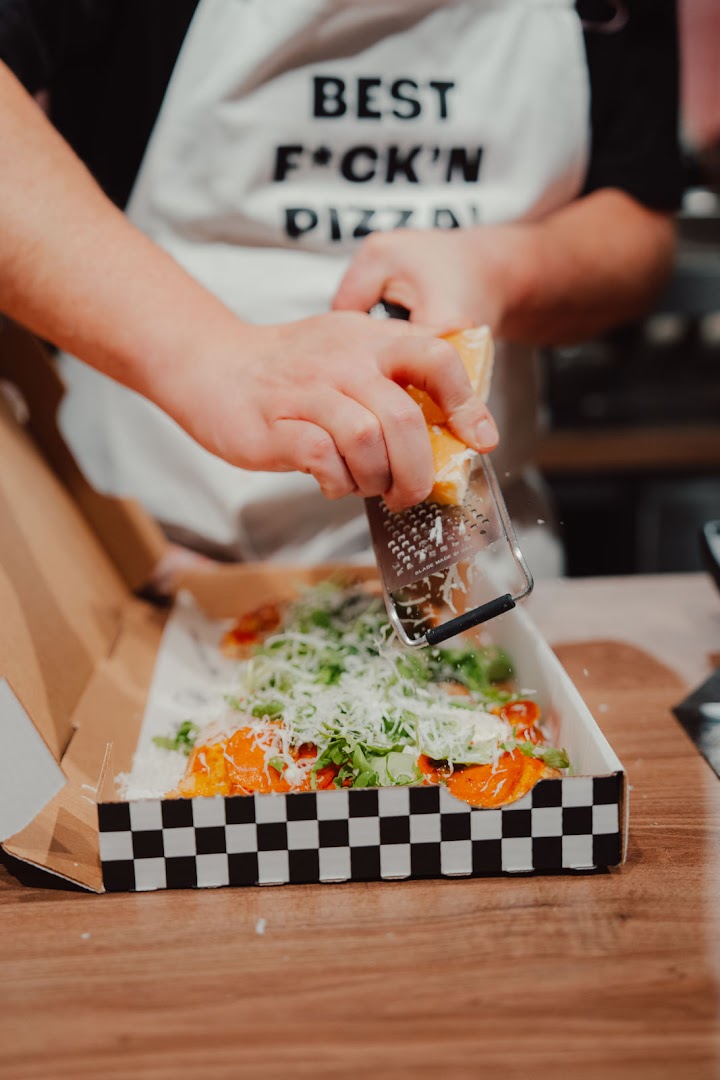 Pizza Wolke: high quality food preparation photo