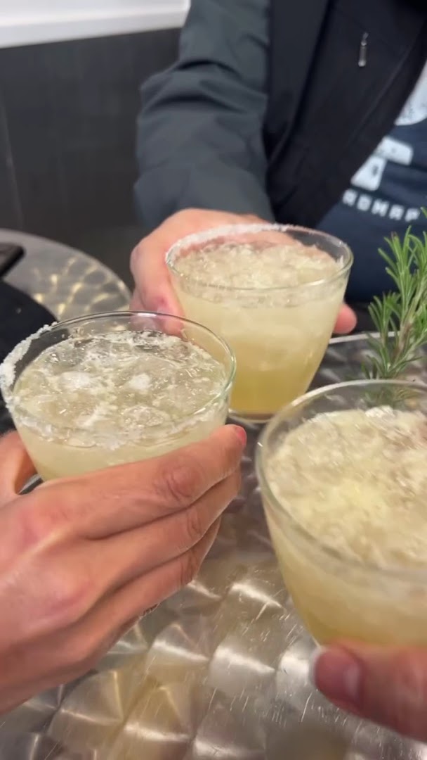 Sonora Taqueria: appetizing drinks showing social atmosphere