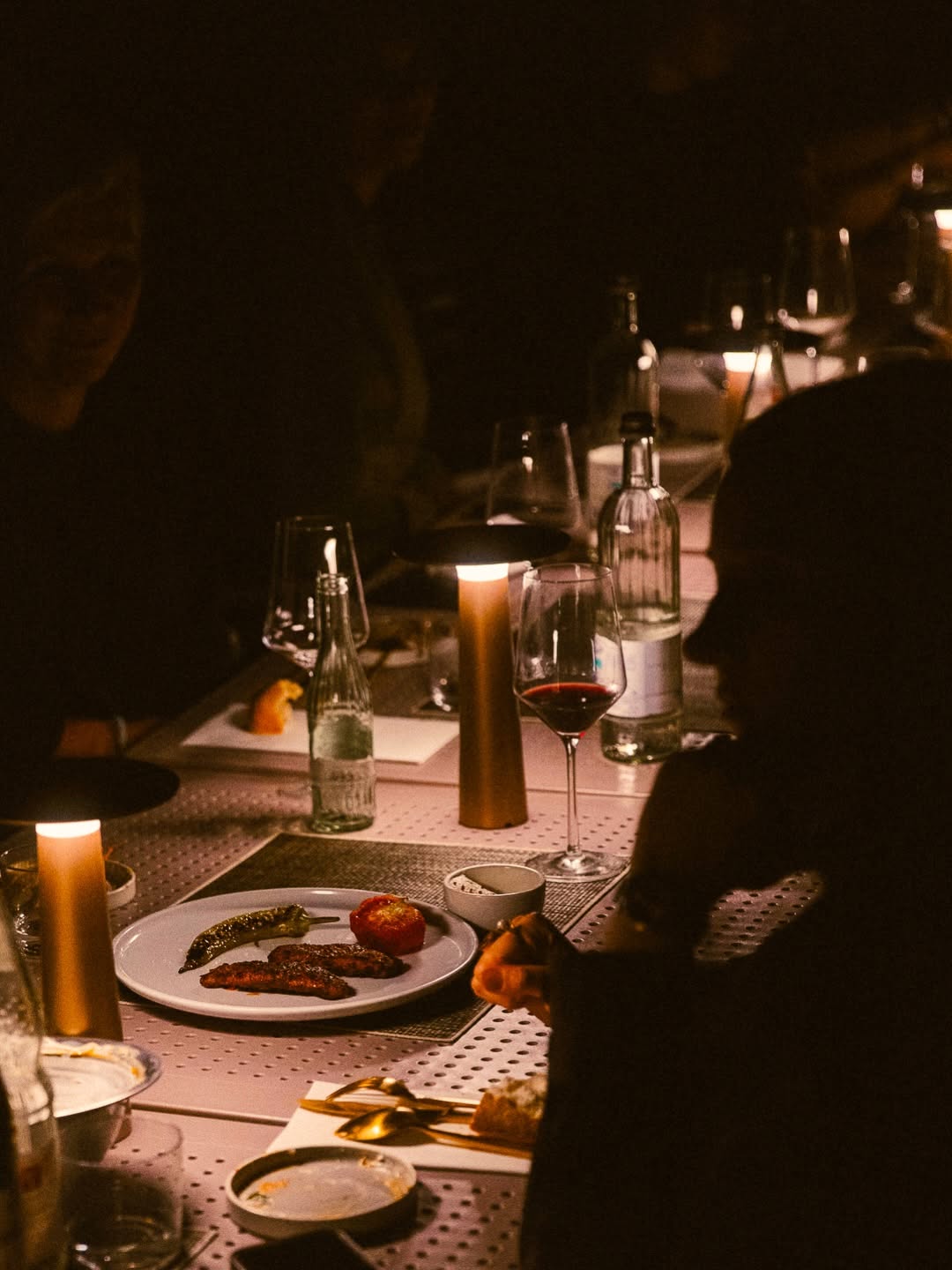 Yemek: atmospheric shot of restaurant dining