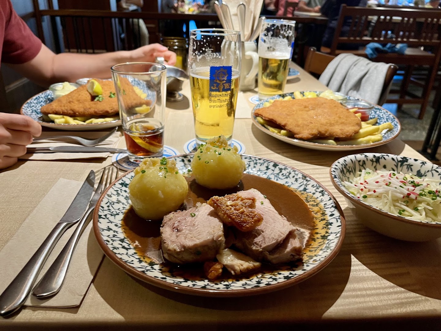 Augustiner am Platz: appetizing food and restaurant atmosphere
