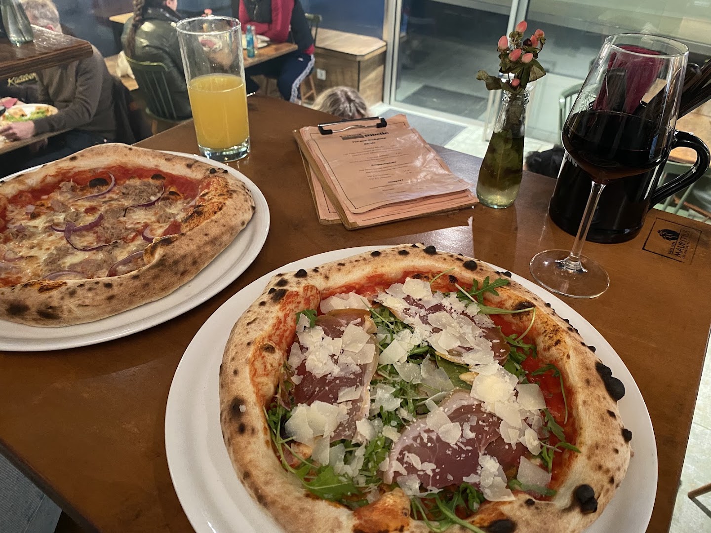Casa Ribelle: appetizing food and restaurant atmosphere