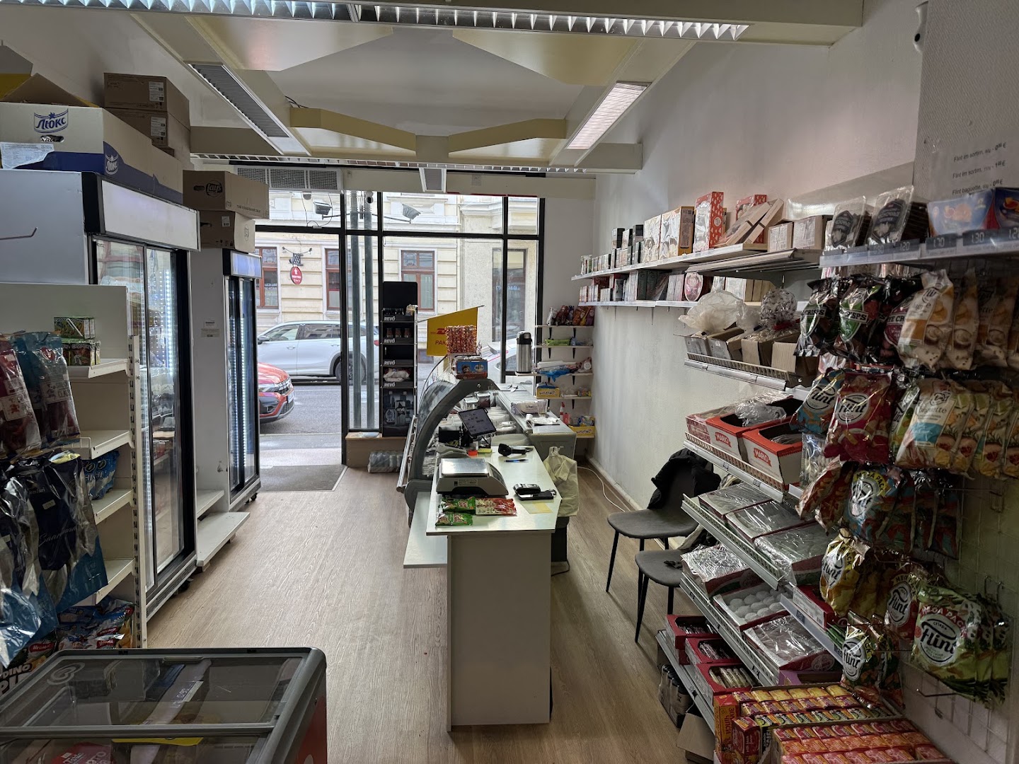 Fischka: clear view of shop interior