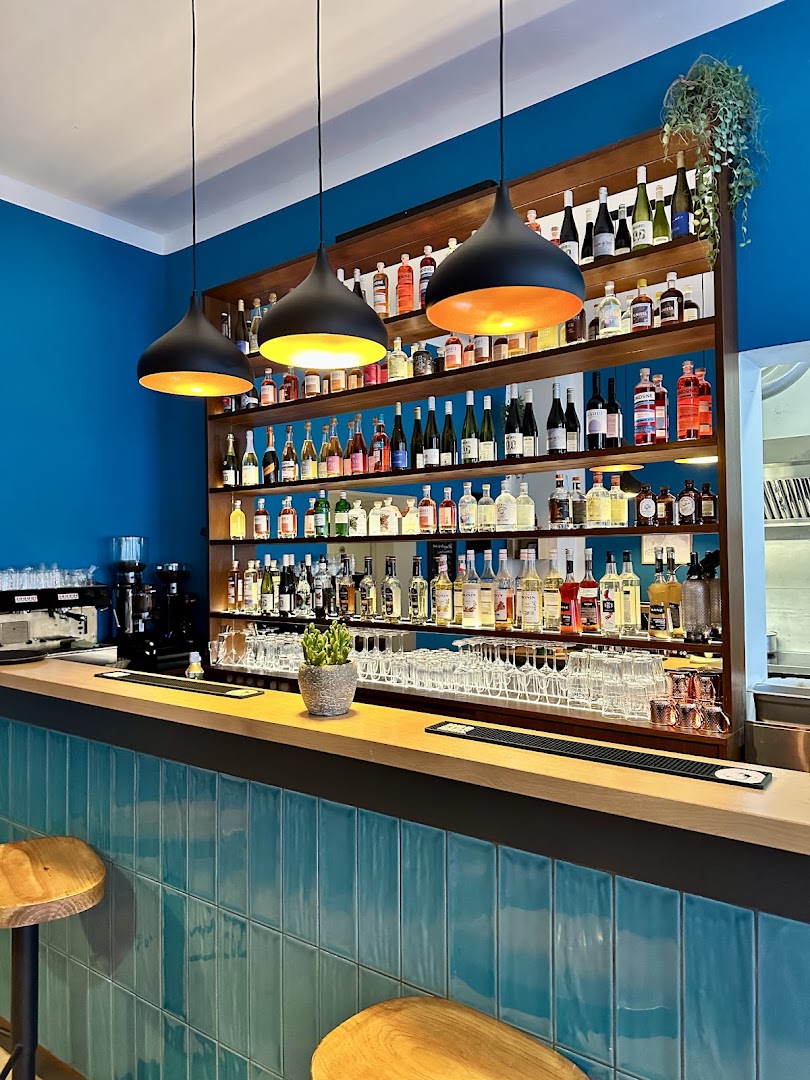 Innuendo: high quality, inviting bar interior
