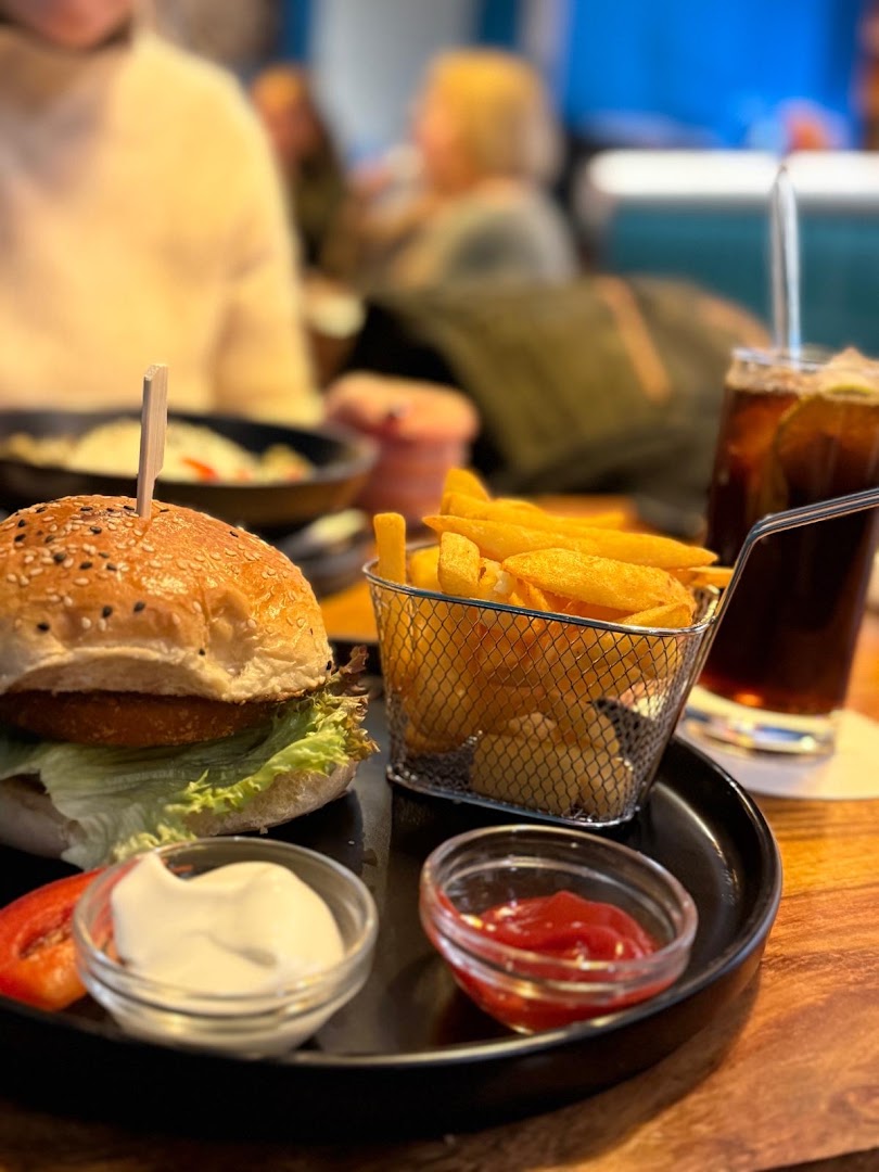 Innuendo: appetizing photo of bar food