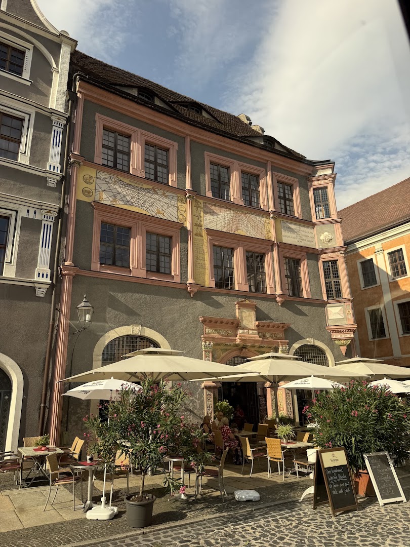 Magiluna: attractive exterior of the venue