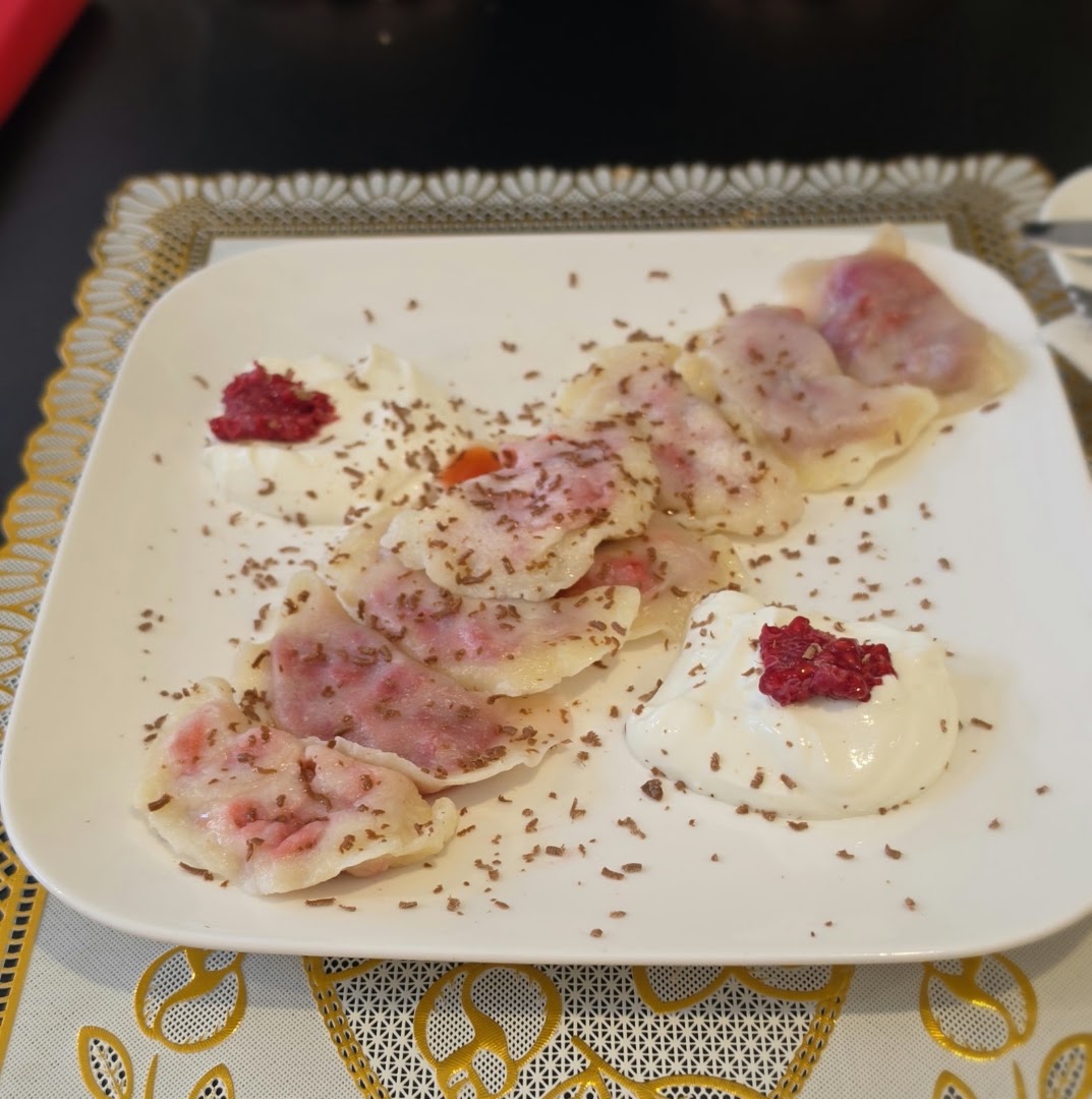 Piero: appetizing photo of served food