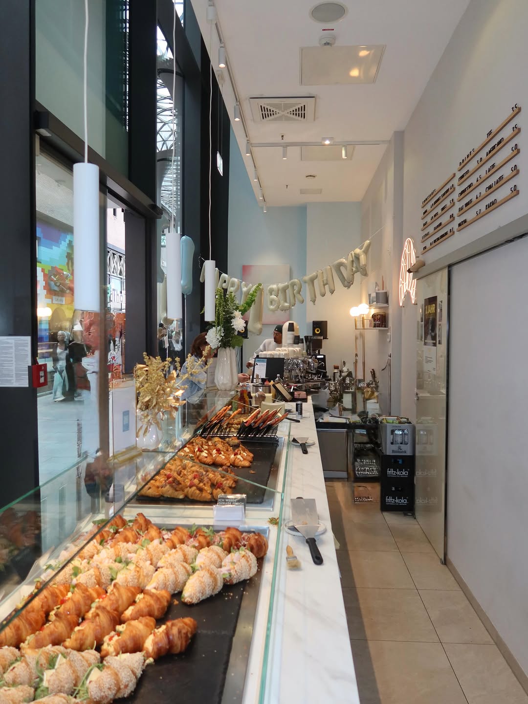 Madame Croissant: clear view of shop interior