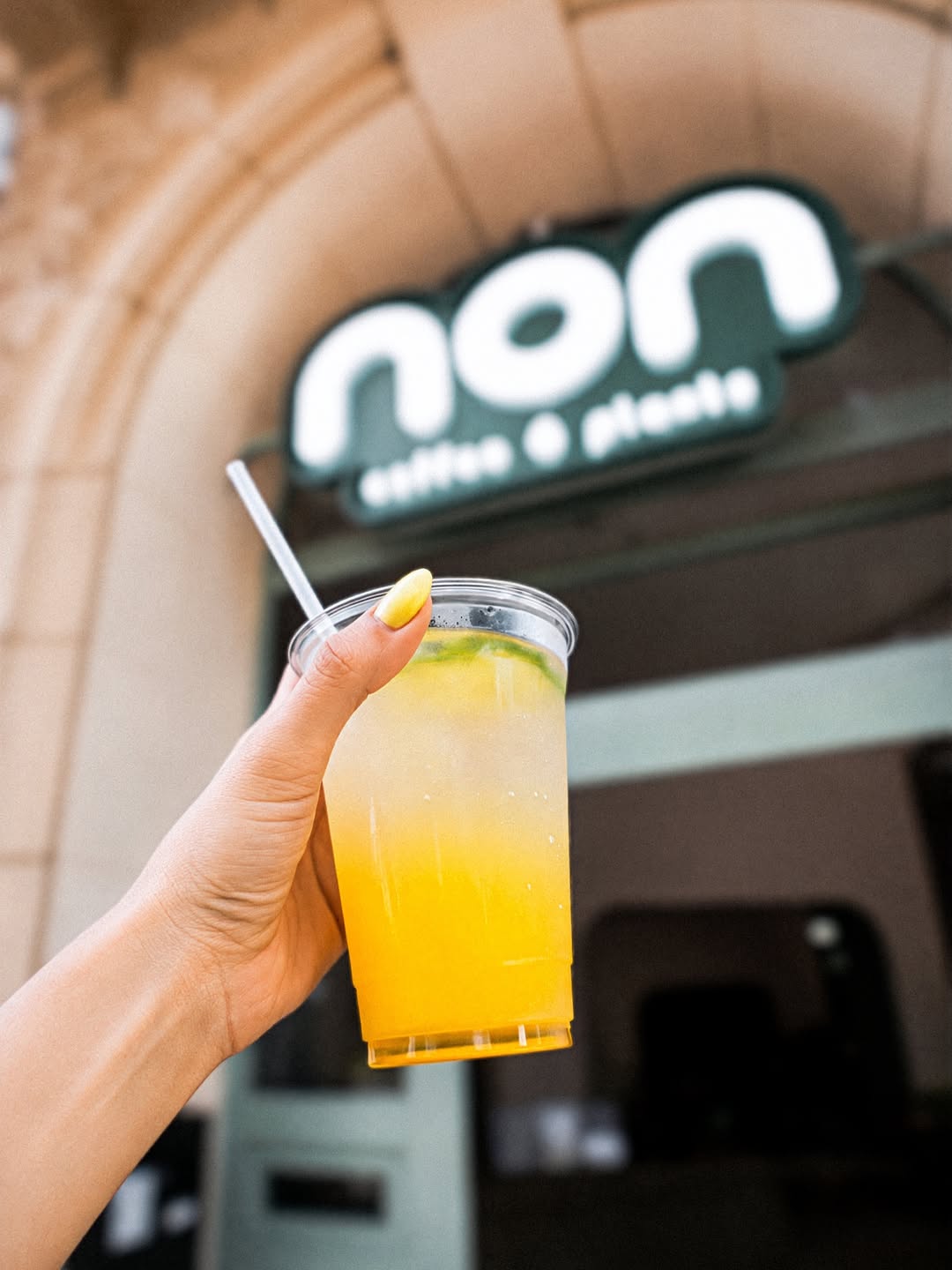 NON Coffee & Plants: clear branding and product shot