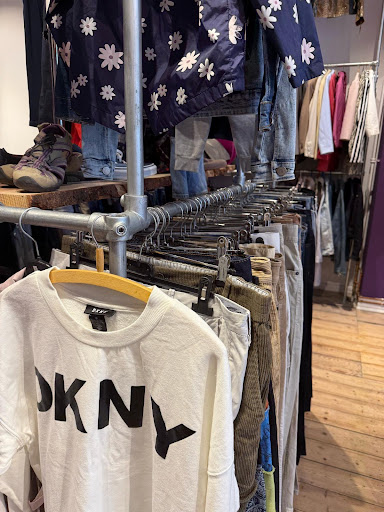 RELUV: clear display of shop products