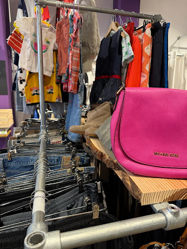RELUV: clear display of shop products