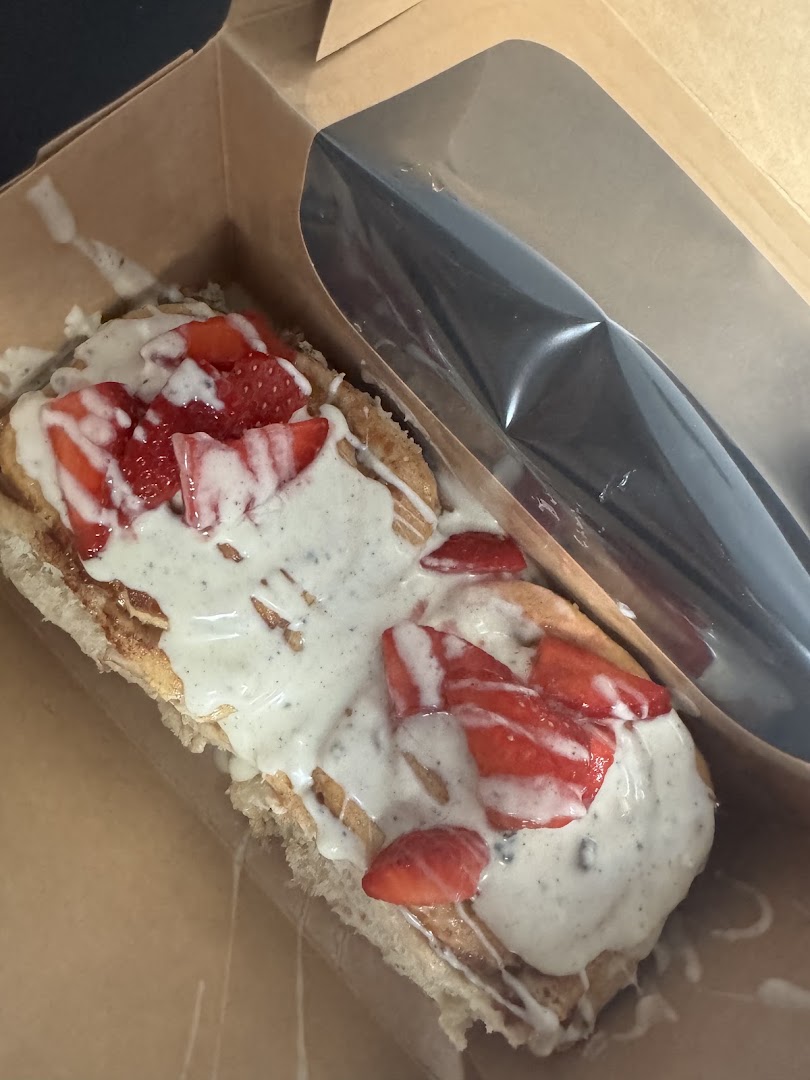 Clyde Cinnamon Roll's and Co.: appetizing photo of shop product