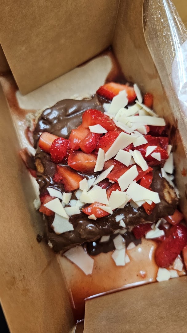 Clyde Cinnamon Roll's and Co.: appetizing photo of shop product