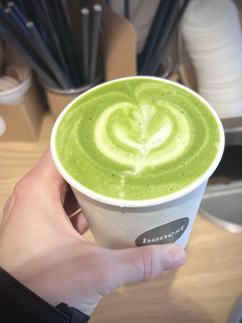 hønest: appetizing photo of branded drink