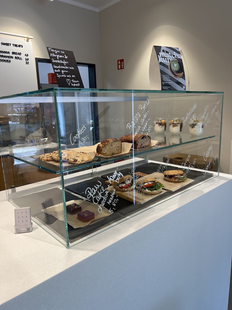 hønest: clear display of food items
