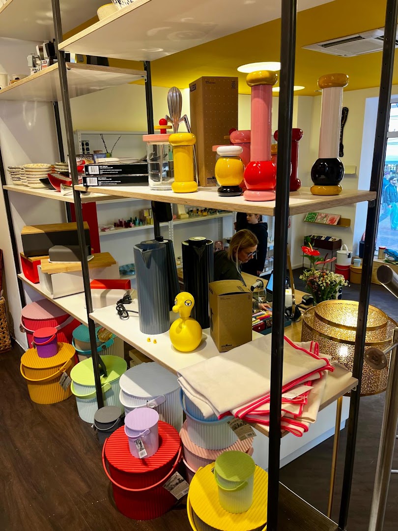 KALI Kaufhaus List: clear display of shop products