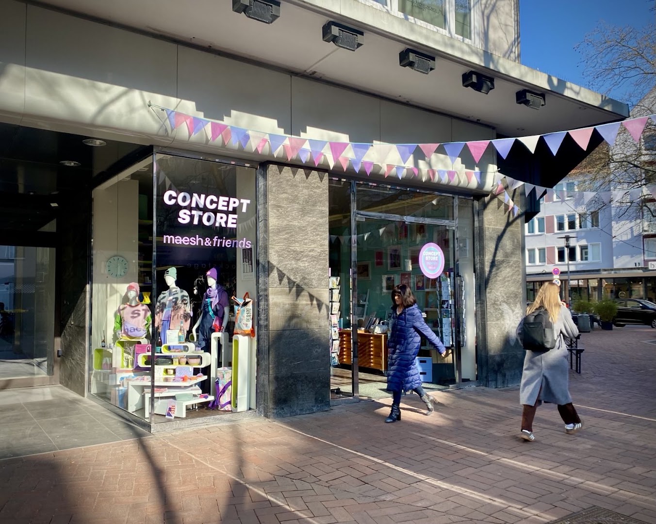 maesh and friends Concept Store: clear storefront photo showing shop