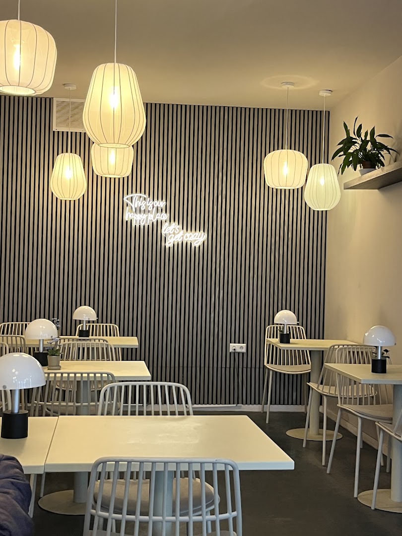 Puffle Bees: clean and inviting interior shot