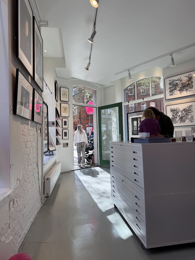 Studio Sonsu: gallery interior and atmosphere