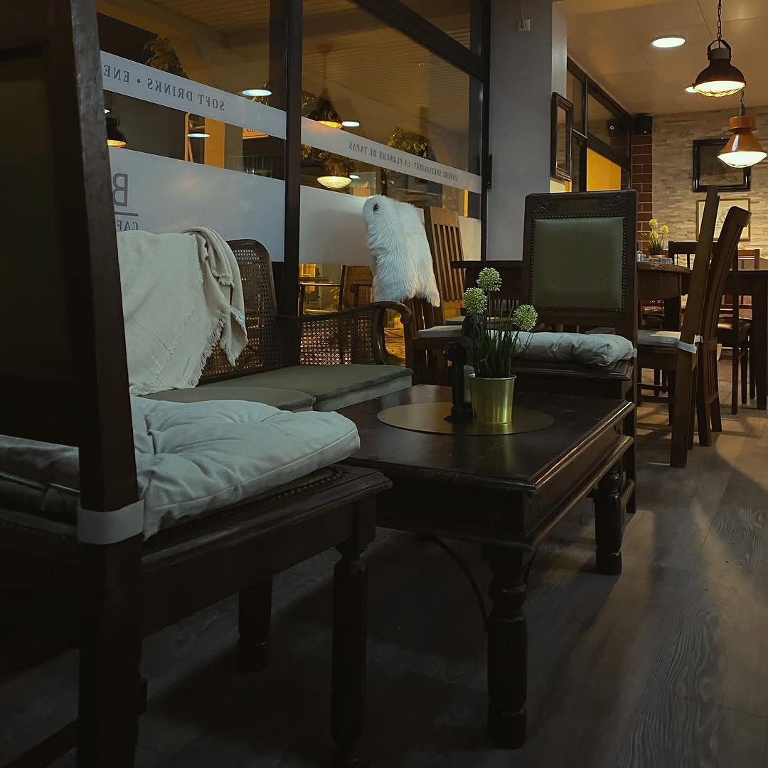 Borg's Café Gourmandise: inviting and cozy interior atmosphere