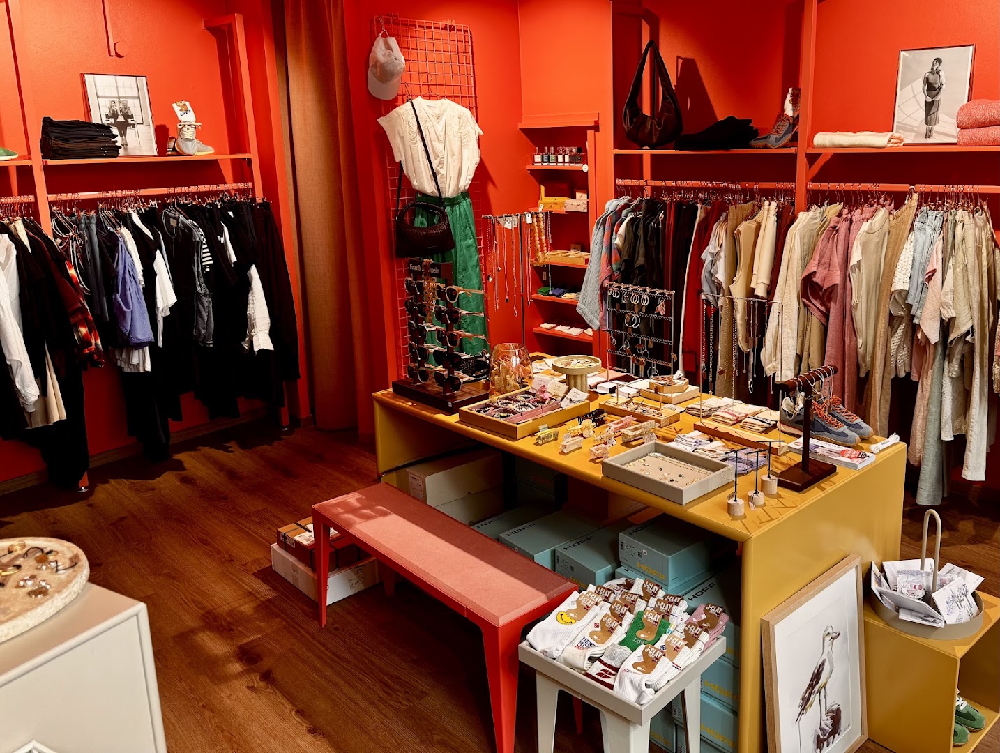 oben | unten: clear shop interior and products