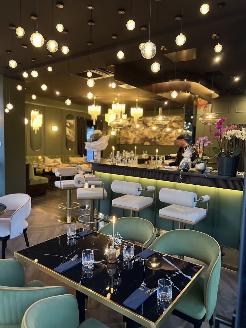 Tiny Thao: high quality interior atmosphere shot