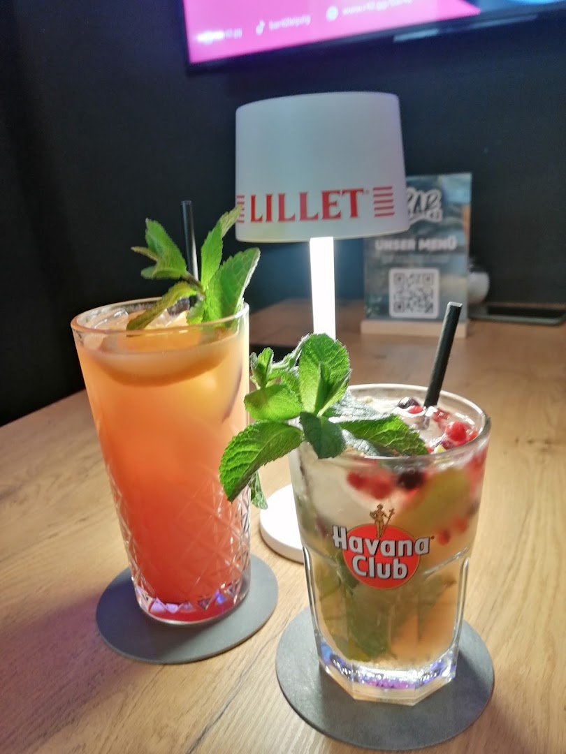 Bar42: appetizing photo of bar drinks