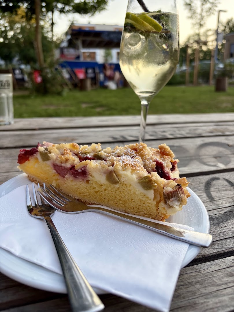 BLÜTHNER Weincafé: appetizing food and drink photo