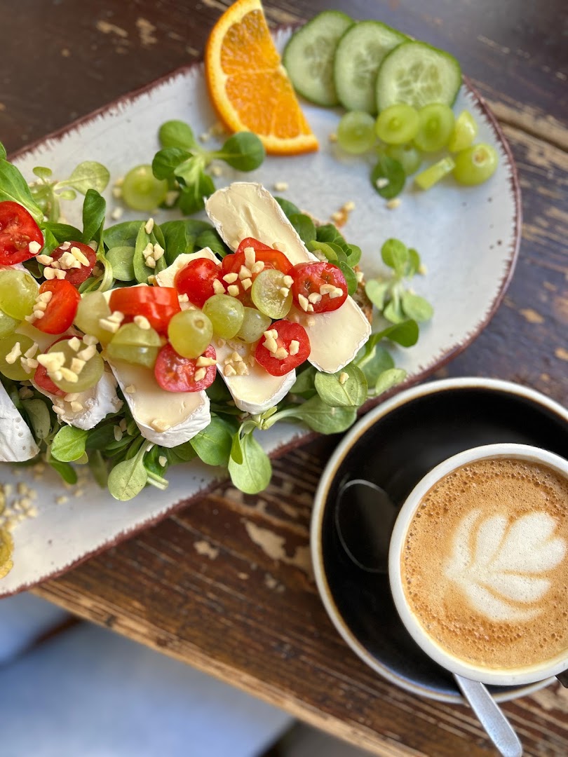 Café Später Vogel: appetizing, high-quality breakfast food photo