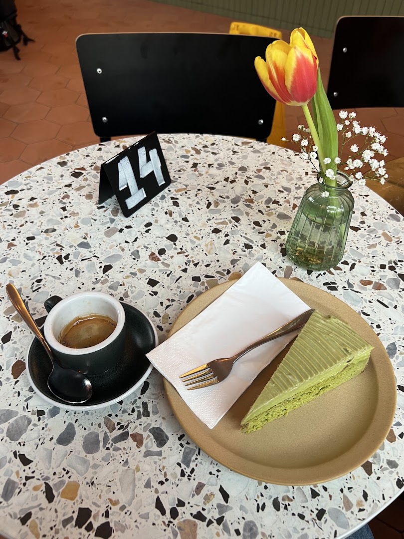 Cavo: appealing food and table setting