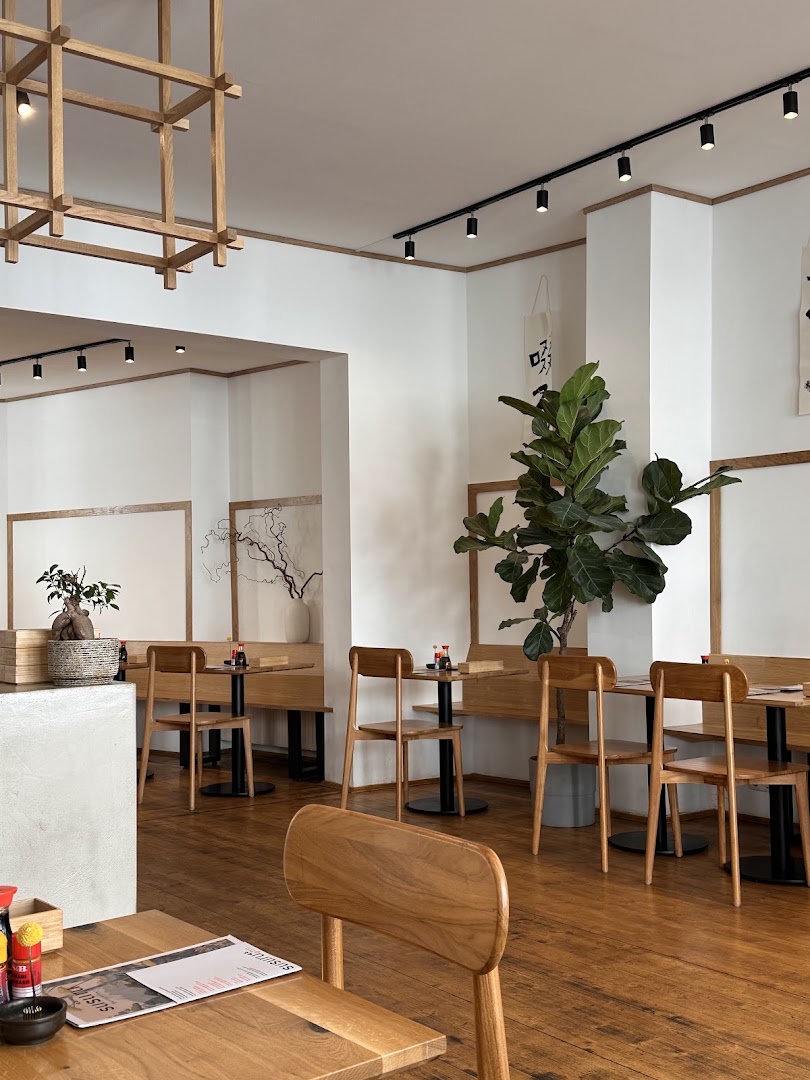 Susuru | Sanuki Udon Factory: clean, professional interior shot