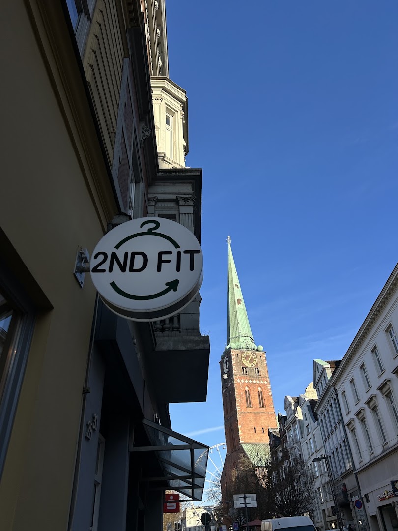 2nd Fit: clear storefront signage and context