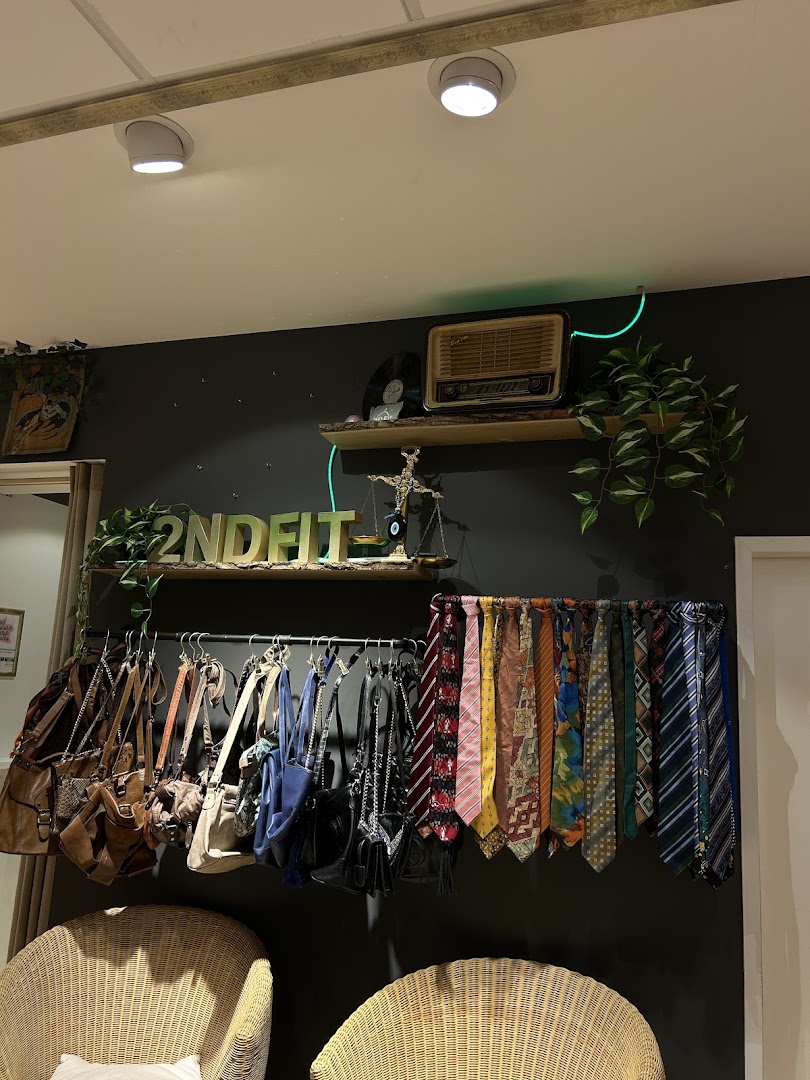 2nd Fit: clear display of shop products
