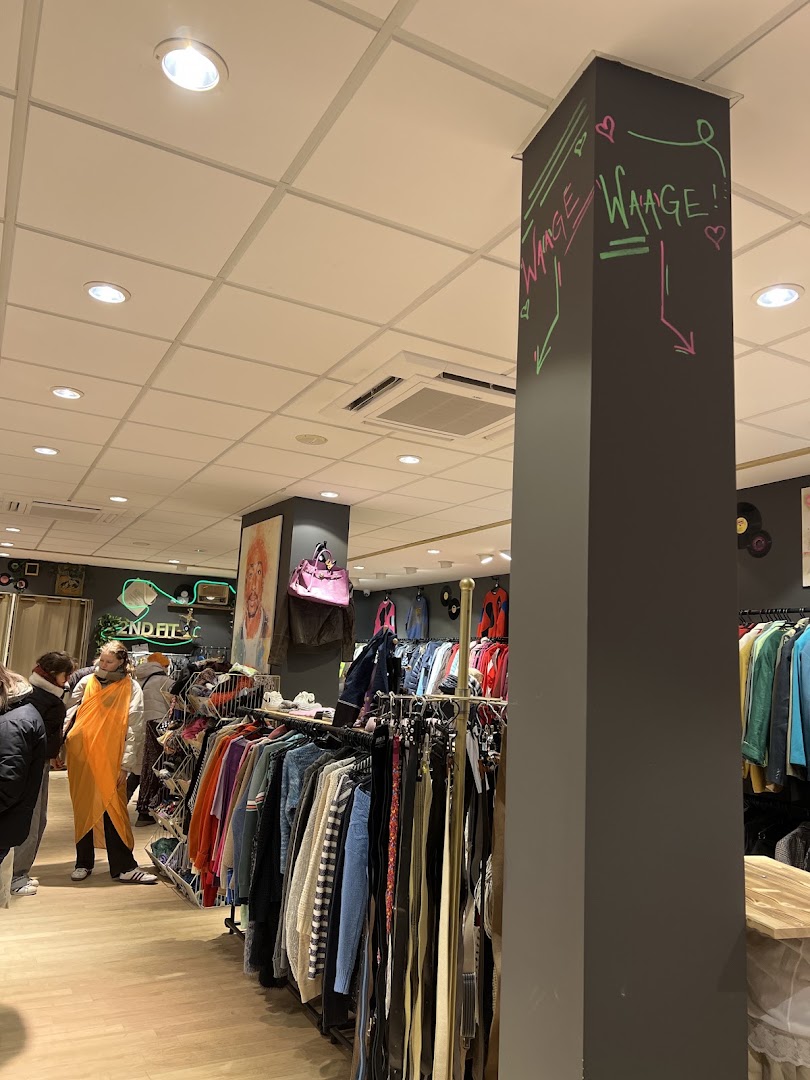 2nd Fit: clear view of shop interior