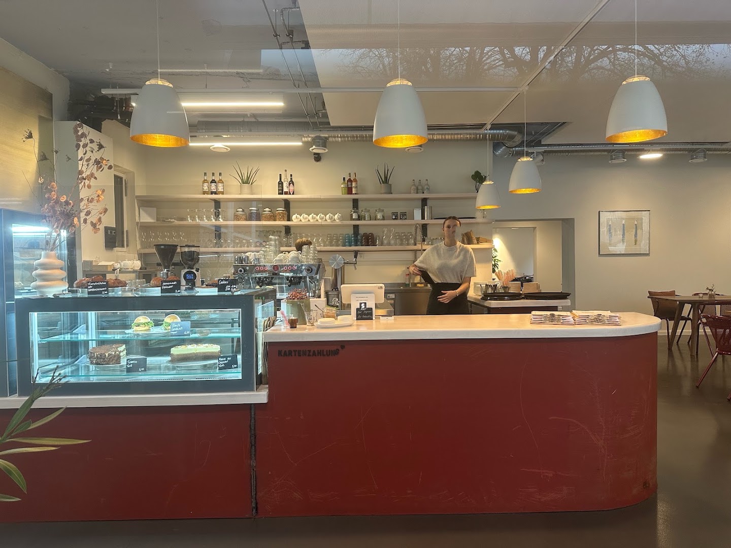 Café Union: clear, professional shot of interior