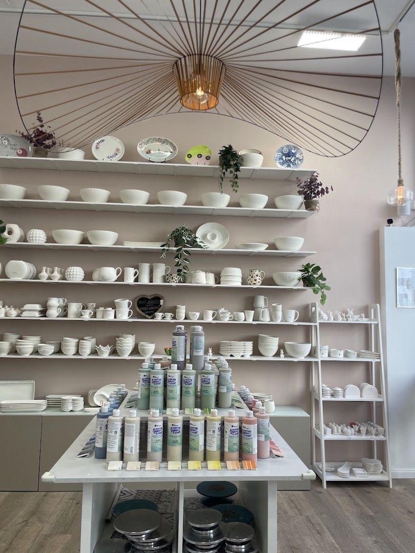Malhafen: clear, professional shop interior display