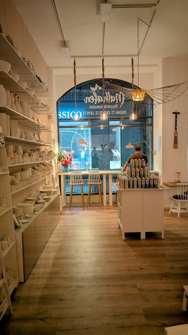Malhafen: inviting shop interior and atmosphere