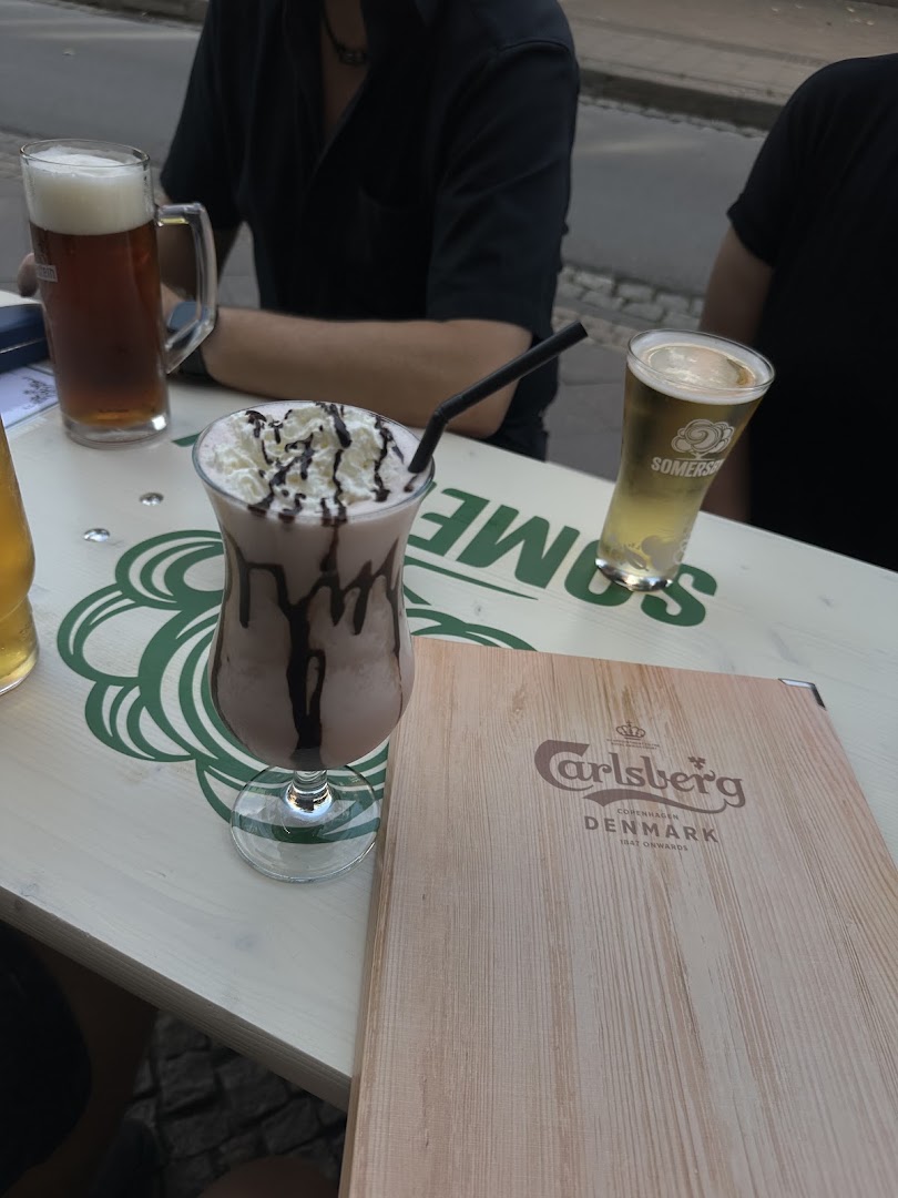 Meilenstein Bar: appetizing drinks in bar setting