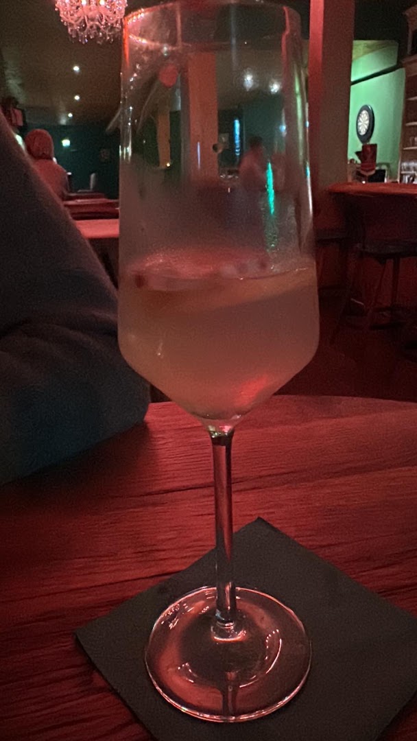 Meilenstein Bar: appetizing drink in bar setting