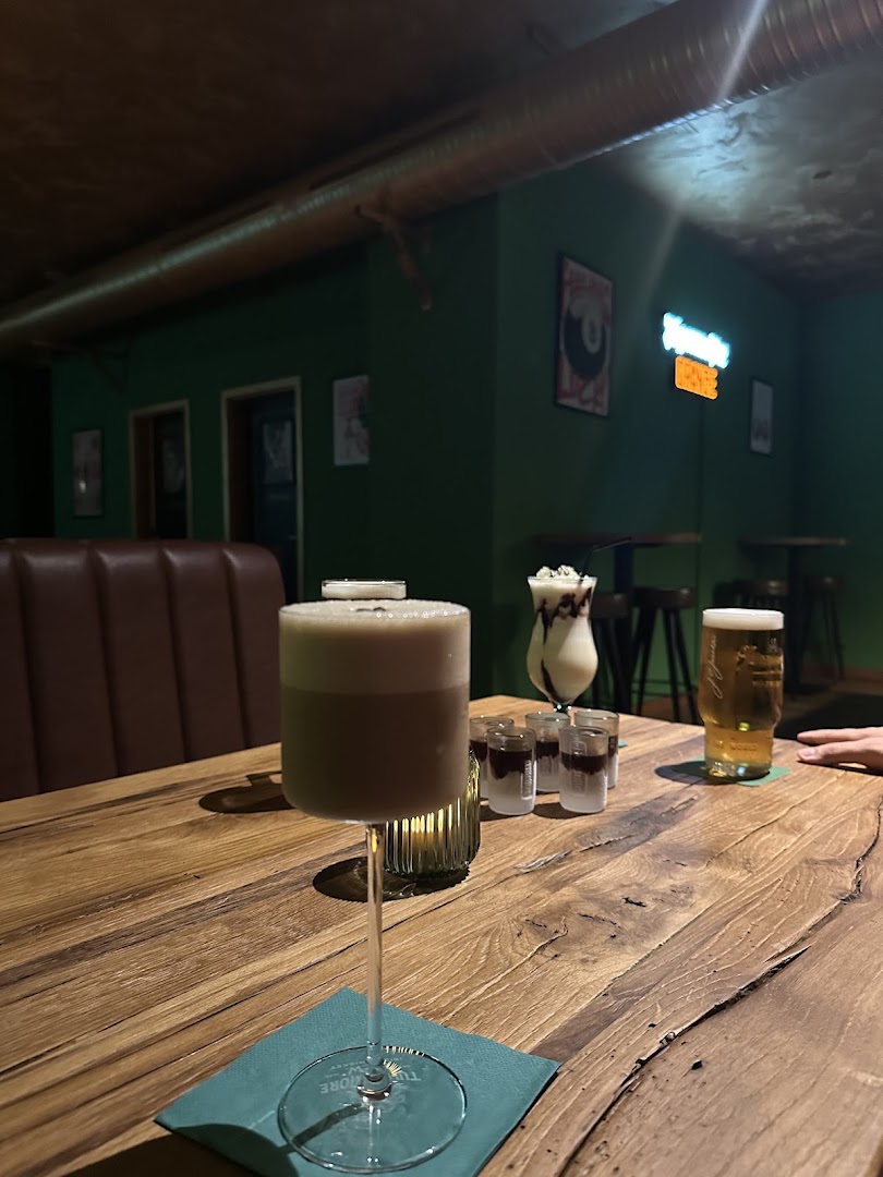 Meilenstein Bar: appealing shot of bar drinks