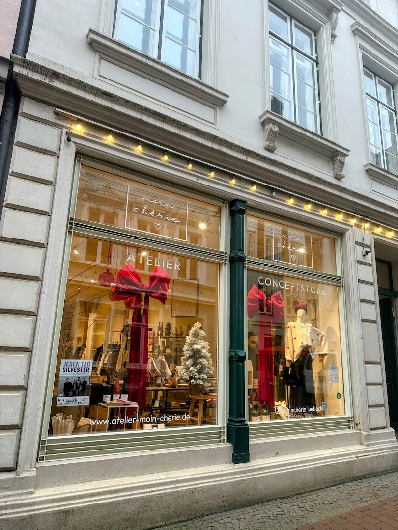 Moin Chérie: clear storefront photo of shop