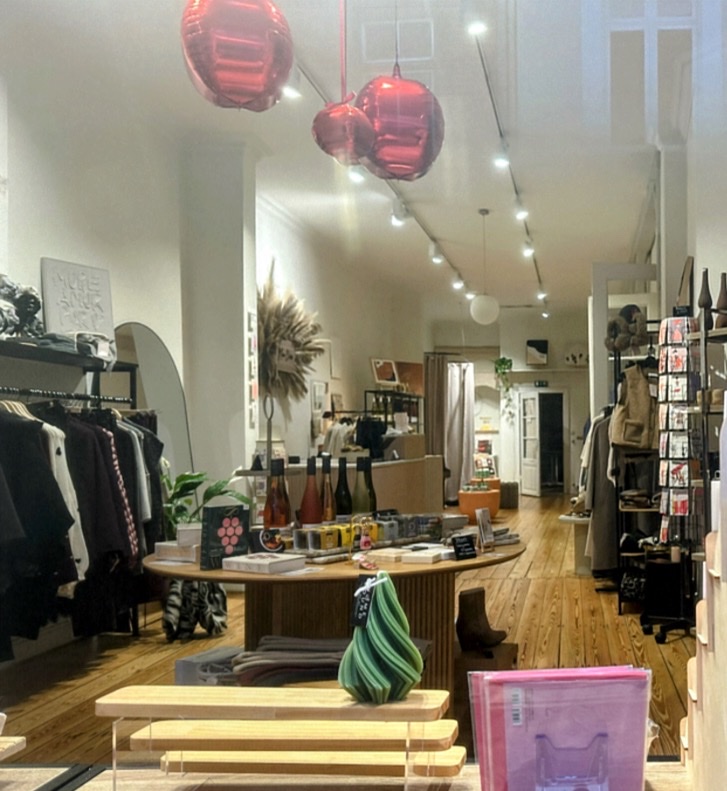 Moin Chérie: clear, inviting view of shop interior