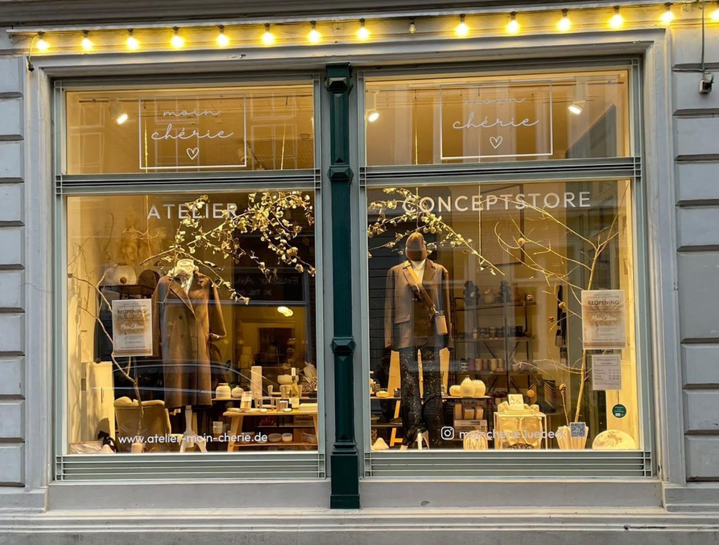 Moin Chérie: clear storefront display photo