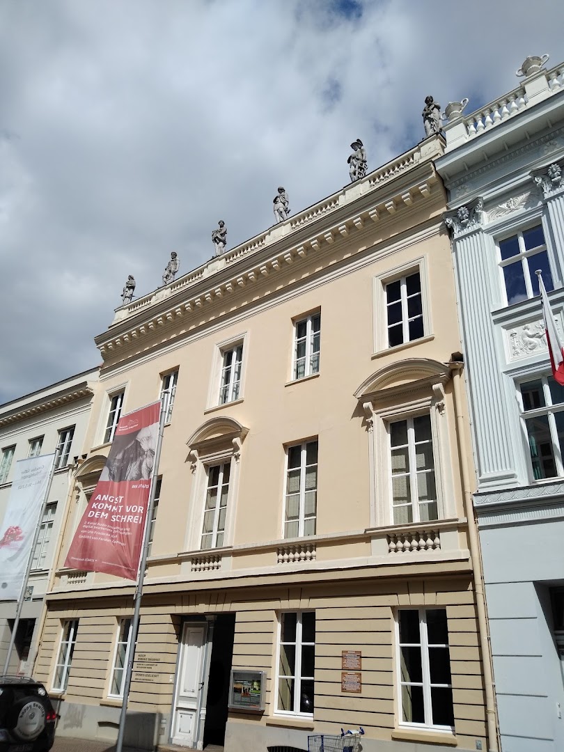 Museum Behnhaus Drägerhaus: clear exterior view of museum