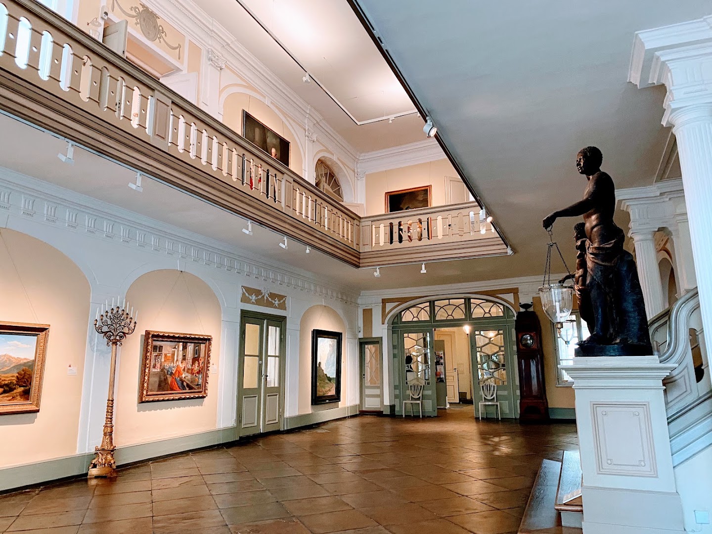 Museum Behnhaus Drägerhaus: high quality interior museum shot