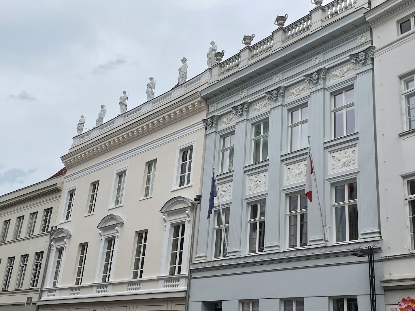 Museum Behnhaus Drägerhaus: clear exterior view of museum